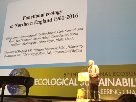 CrBgblkW8B0osKQ.jpg-large