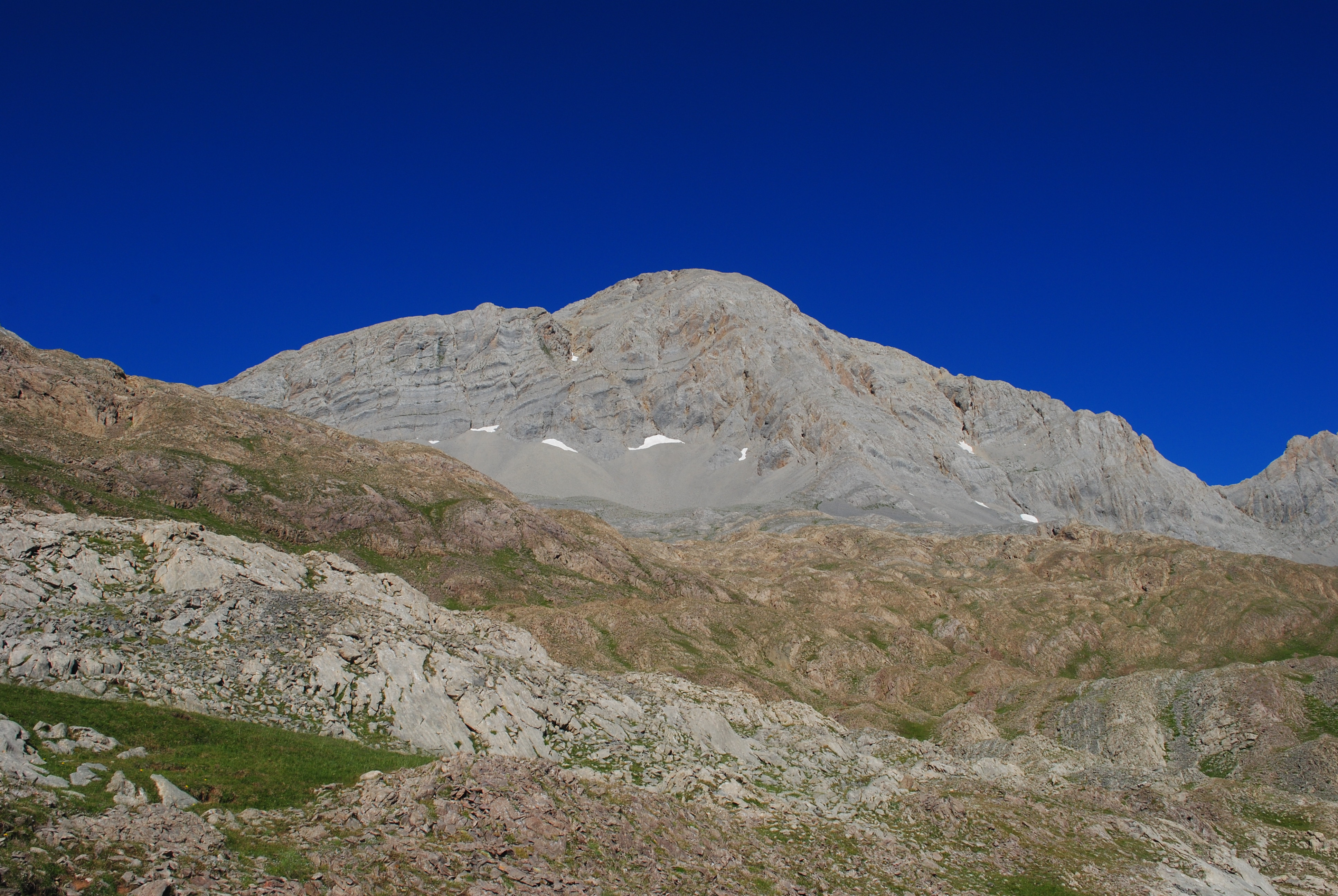Maria Leunda Armeña cirque_surroundings of the cave without trees